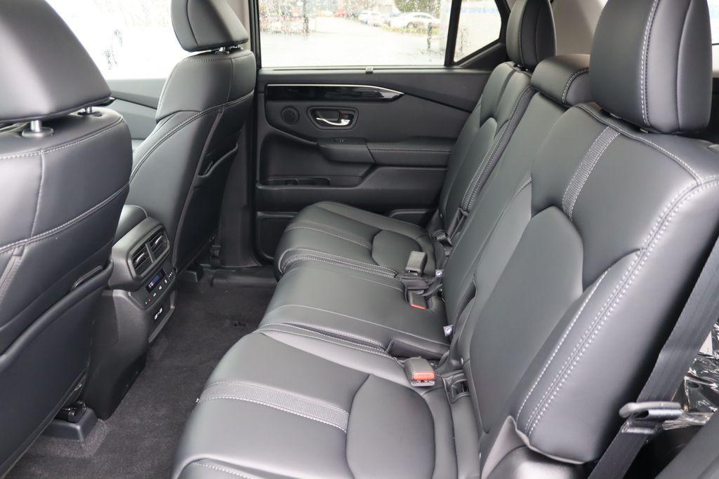 new 2025 Honda Pilot car, priced at $49,780