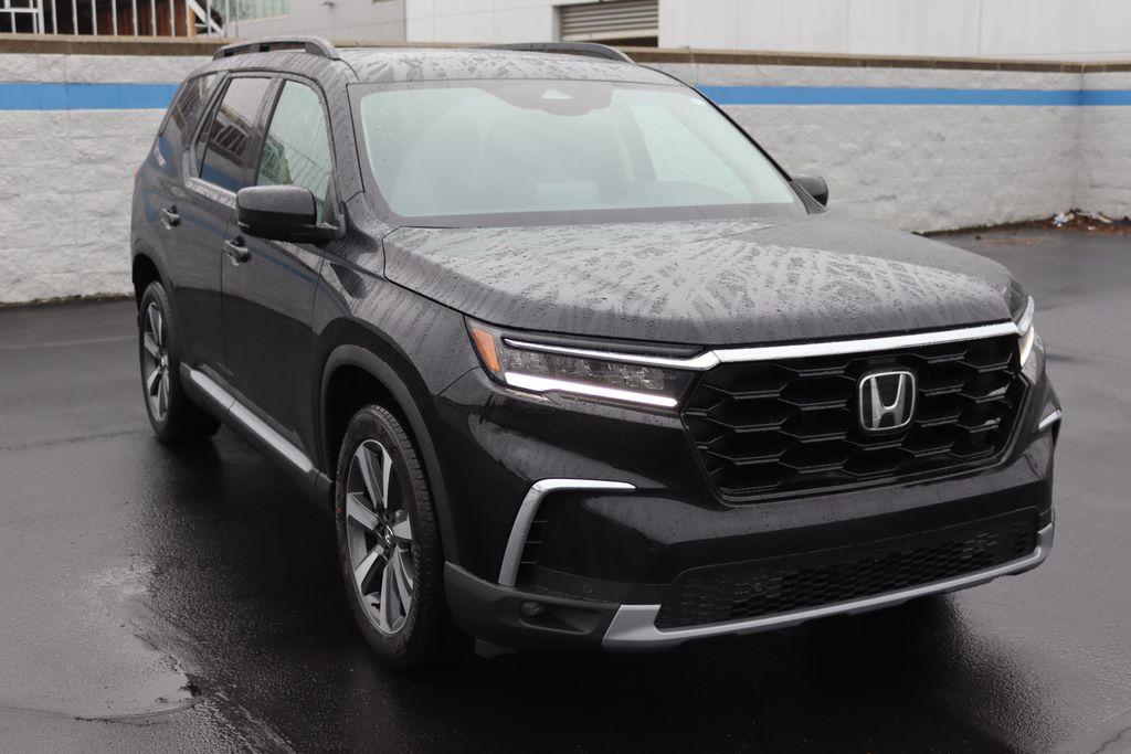 new 2025 Honda Pilot car, priced at $49,780