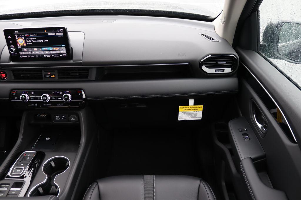 new 2025 Honda Pilot car, priced at $49,780