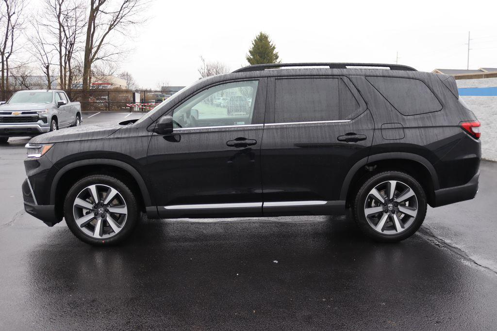 new 2025 Honda Pilot car, priced at $49,780