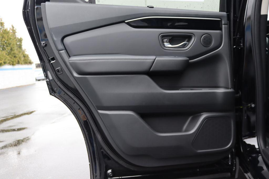 new 2025 Honda Pilot car, priced at $49,780