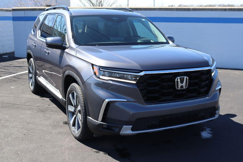 new 2025 Honda Pilot car, priced at $51,575