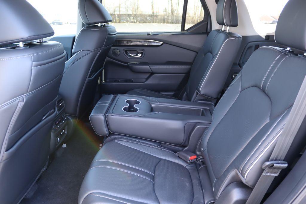 new 2025 Honda Pilot car, priced at $51,575