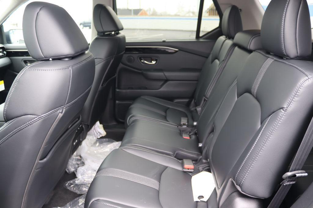 new 2025 Honda Pilot car, priced at $47,376