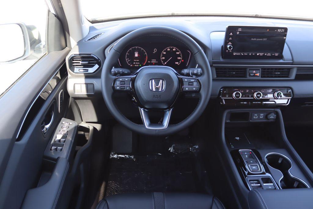 new 2025 Honda Pilot car, priced at $49,505
