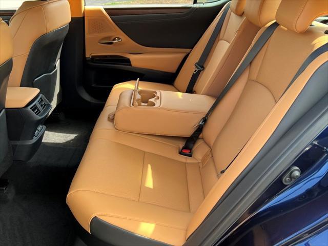 new 2025 Lexus ES 300h car, priced at $47,581