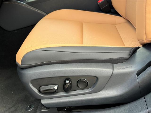 new 2025 Lexus ES 300h car, priced at $47,581