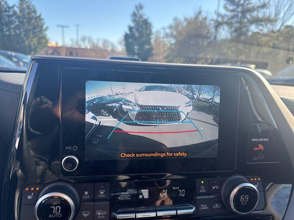 used 2023 Toyota Highlander car, priced at $36,818