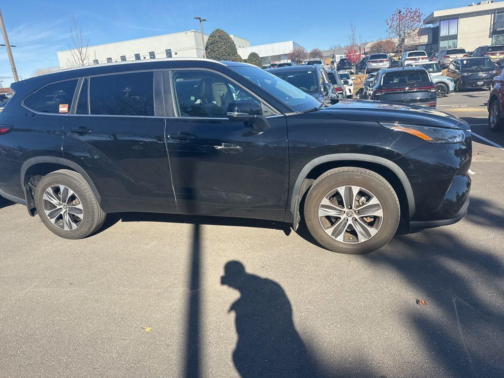 used 2023 Toyota Highlander car, priced at $36,818