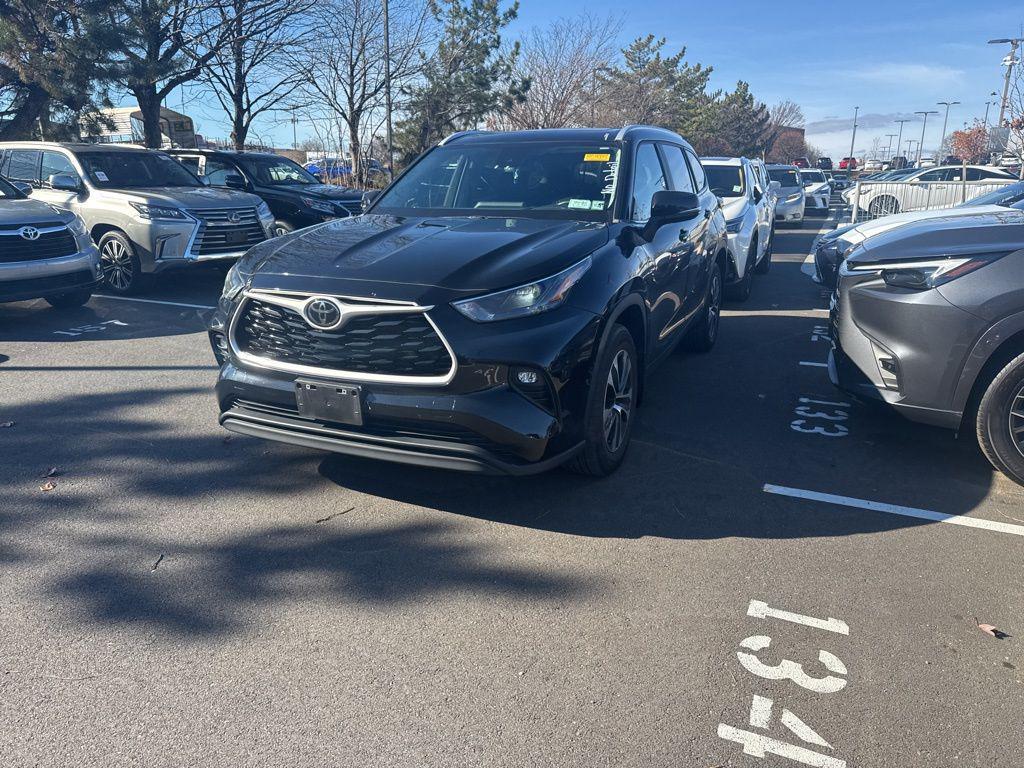 used 2023 Toyota Highlander car, priced at $36,818