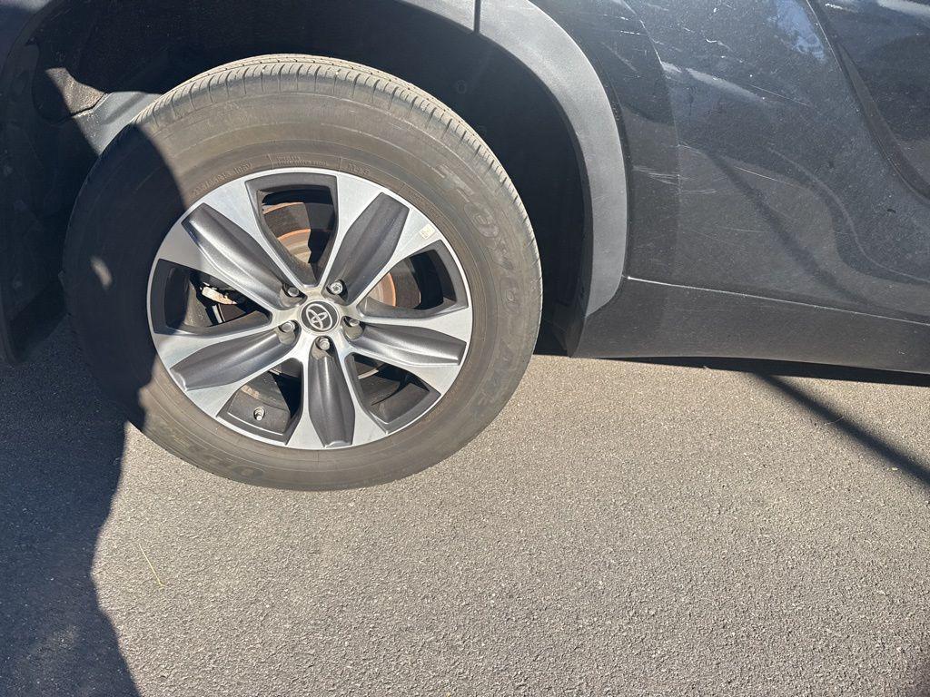 used 2023 Toyota Highlander car, priced at $36,818