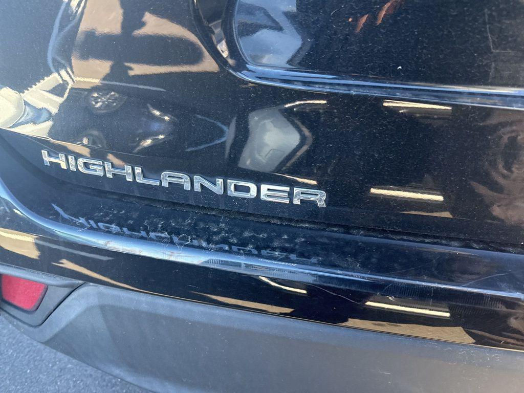 used 2023 Toyota Highlander car, priced at $36,818