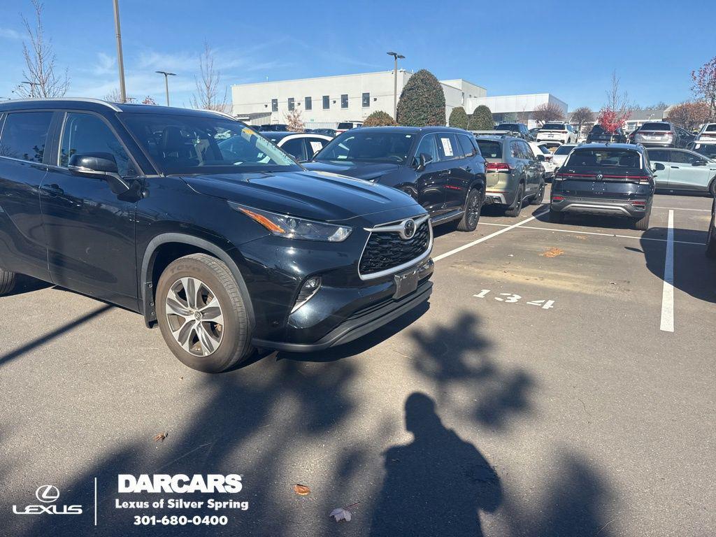 used 2023 Toyota Highlander car, priced at $36,818