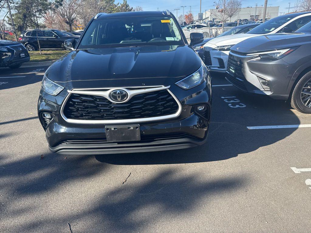 used 2023 Toyota Highlander car, priced at $36,818