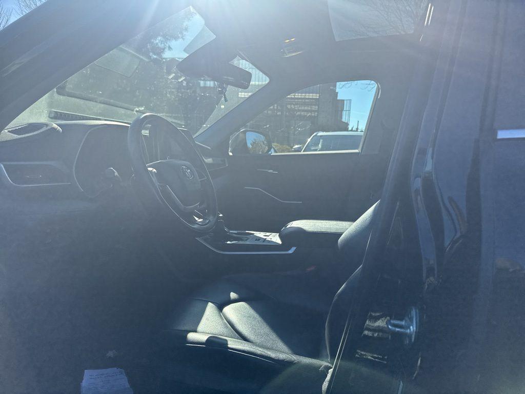 used 2023 Toyota Highlander car, priced at $36,818