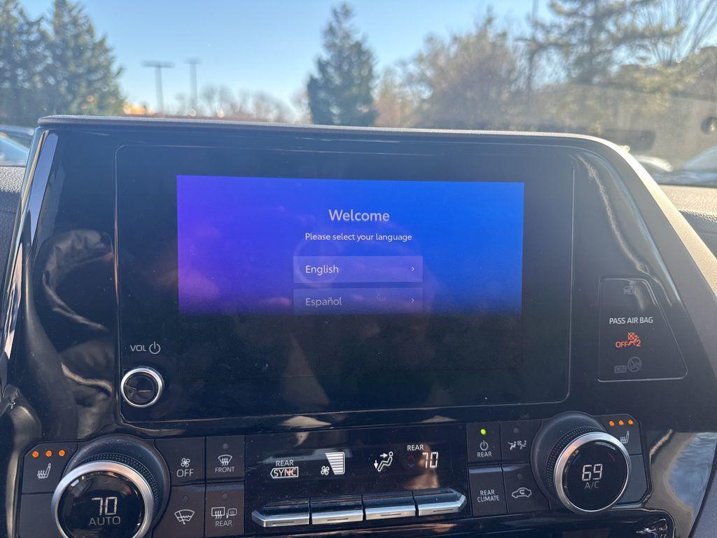 used 2023 Toyota Highlander car, priced at $36,818