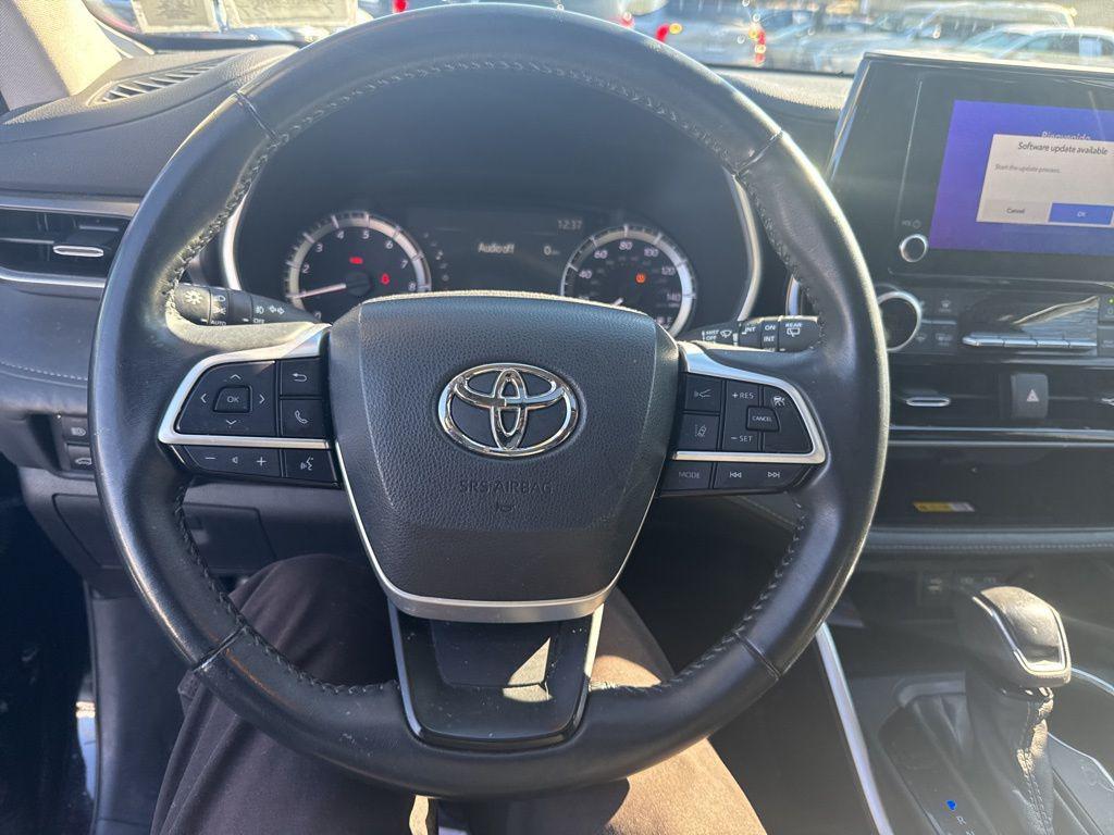 used 2023 Toyota Highlander car, priced at $36,818