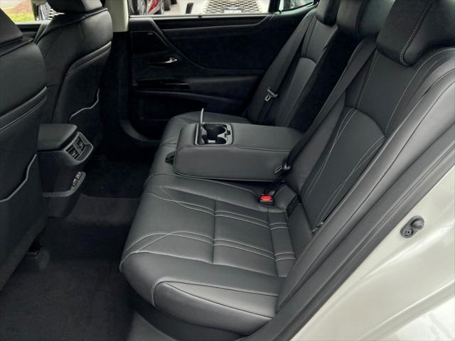 new 2025 Lexus ES 300h car, priced at $55,770