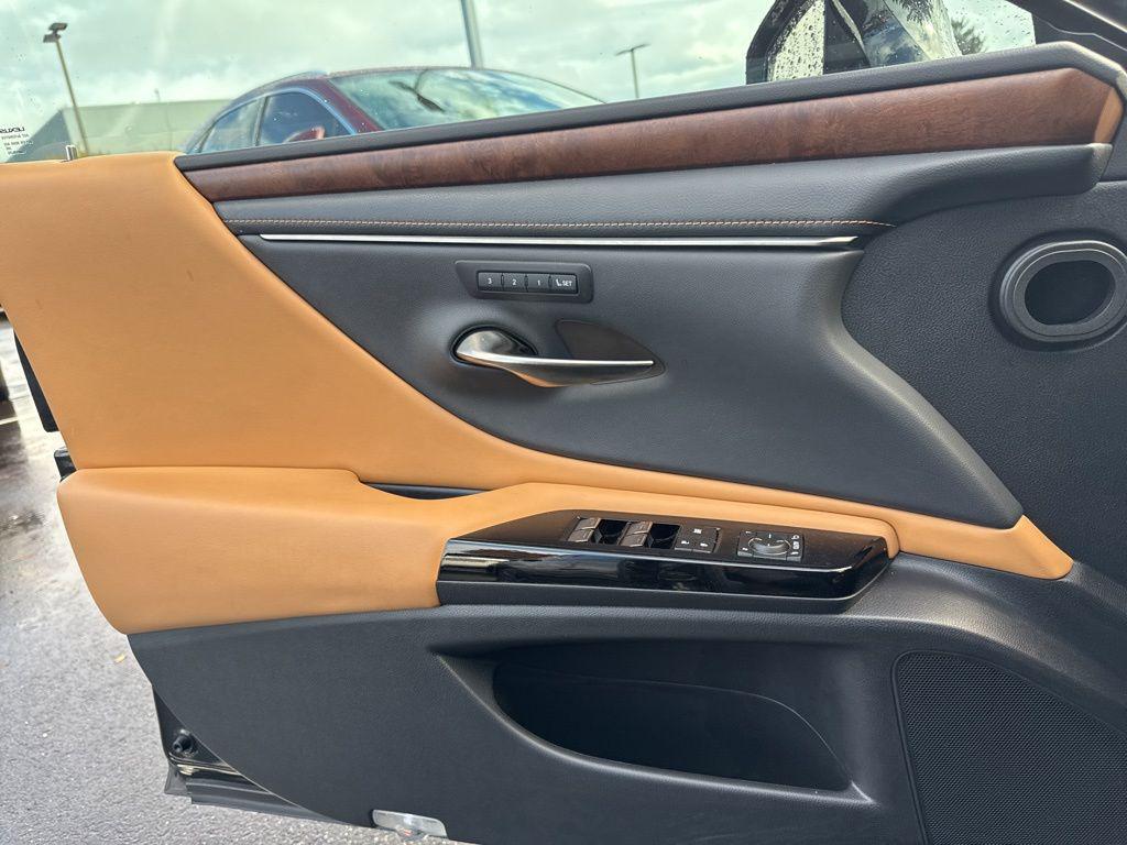 used 2022 Lexus ES 350 car, priced at $29,359