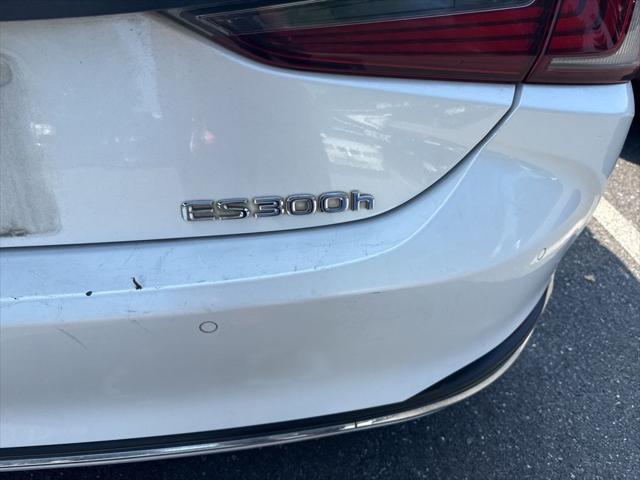used 2021 Lexus ES 300h car, priced at $35,312