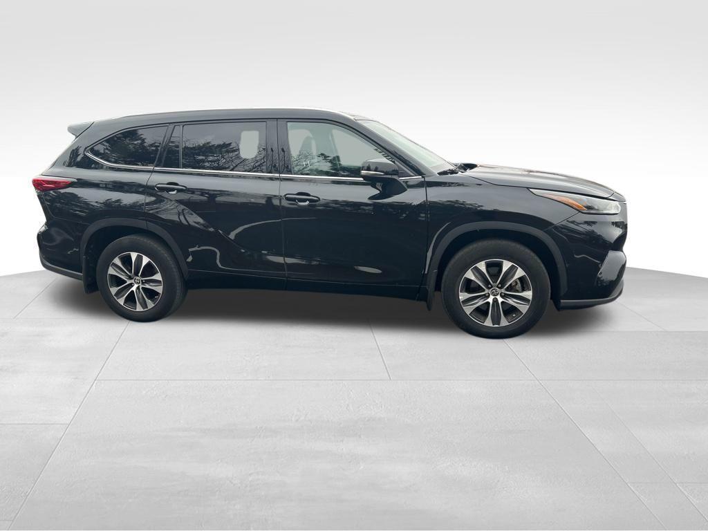 used 2022 Toyota Highlander car, priced at $35,441