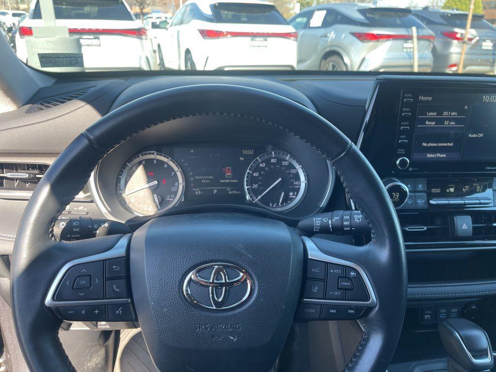 used 2022 Toyota Highlander car, priced at $36,327