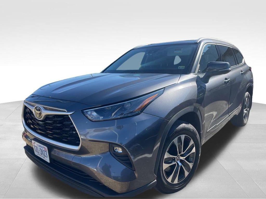 used 2022 Toyota Highlander car, priced at $36,327