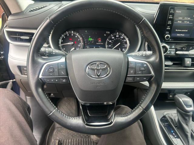 used 2021 Toyota Highlander car, priced at $34,900