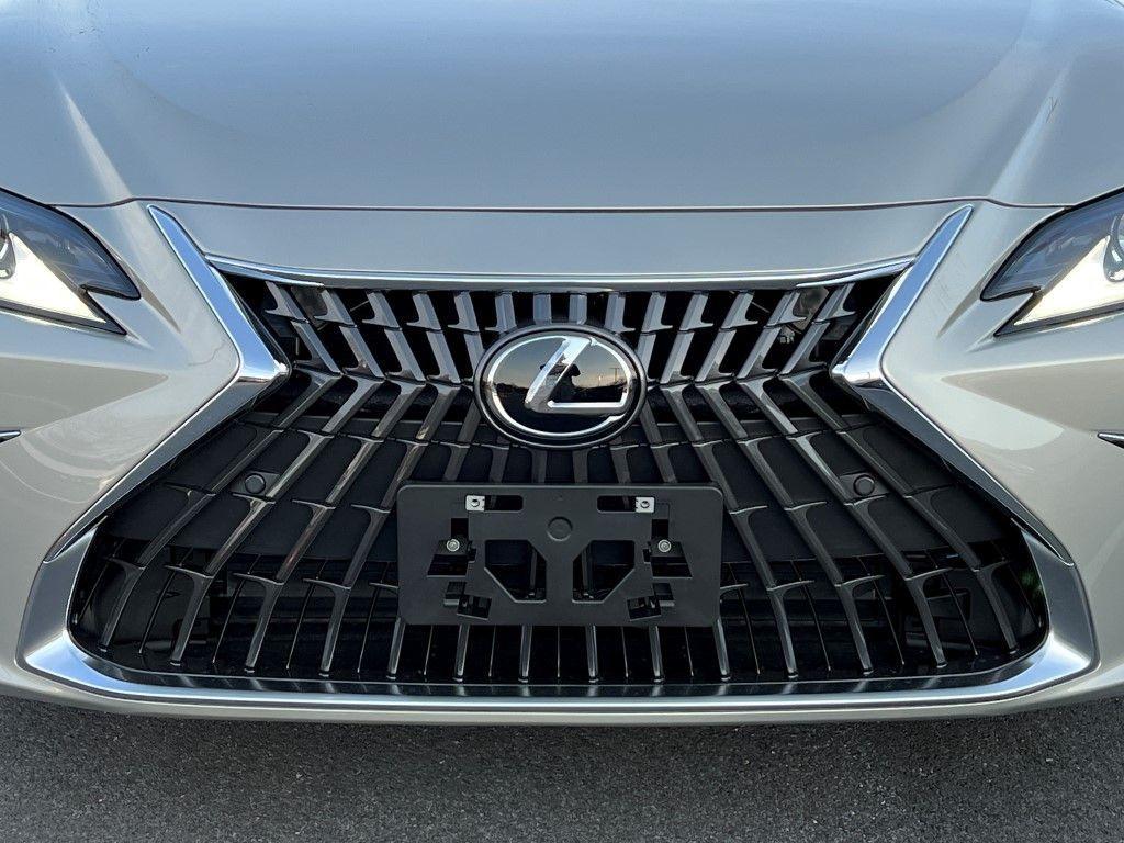 new 2025 Lexus ES 300h car, priced at $48,489