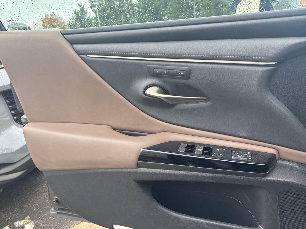 used 2023 Lexus ES 350 car, priced at $32,662