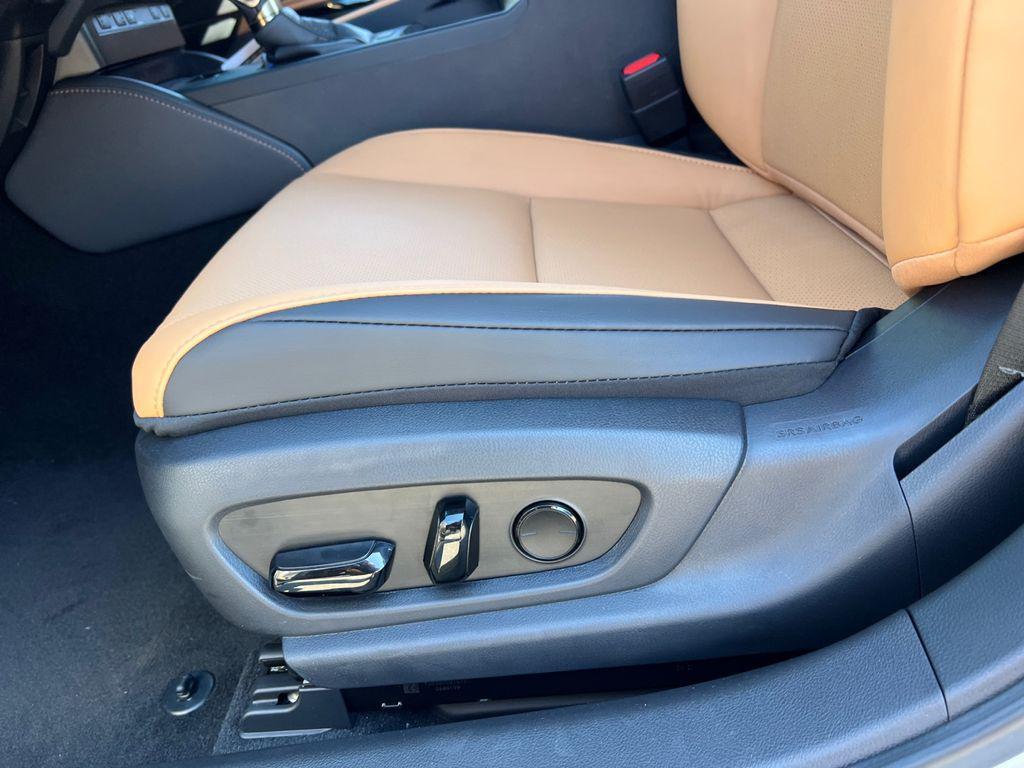 new 2025 Lexus ES 350 car, priced at $46,527