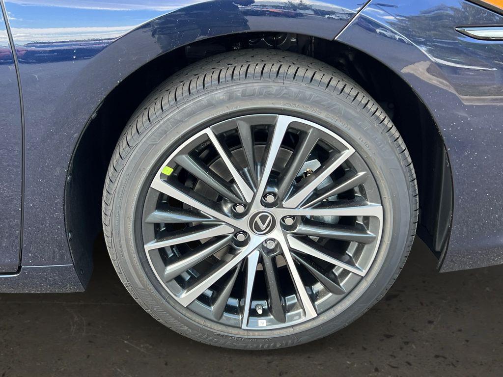 new 2025 Lexus ES 300h car, priced at $51,489