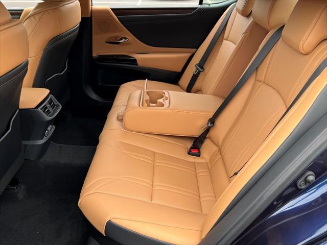 new 2025 Lexus ES 300h car, priced at $52,669