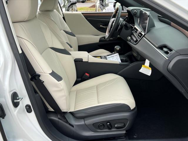 new 2025 Lexus ES 300h car, priced at $52,418