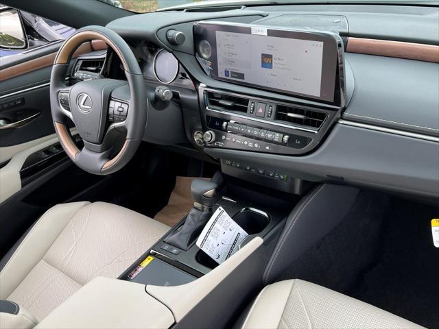 new 2025 Lexus ES 300h car, priced at $52,418