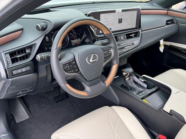 new 2025 Lexus ES 300h car, priced at $52,418