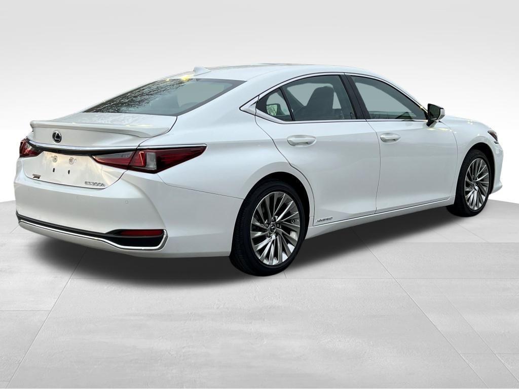 used 2022 Lexus ES 300h car, priced at $42,400