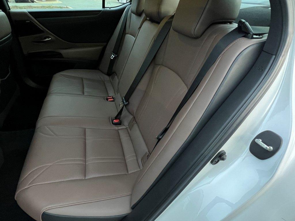 used 2022 Lexus ES 300h car, priced at $42,400