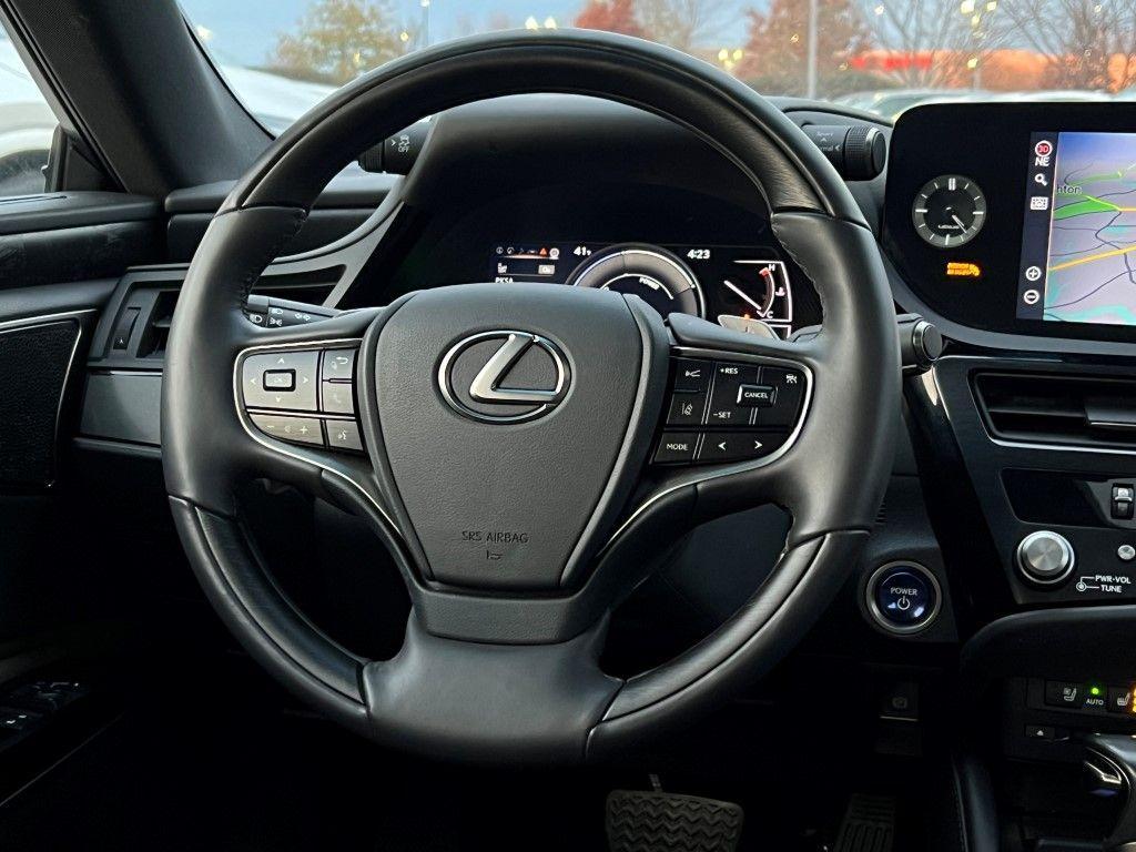 used 2022 Lexus ES 300h car, priced at $42,400