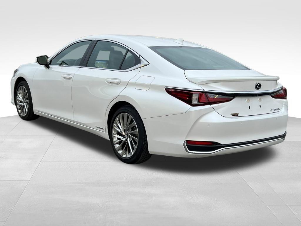 used 2022 Lexus ES 300h car, priced at $42,400