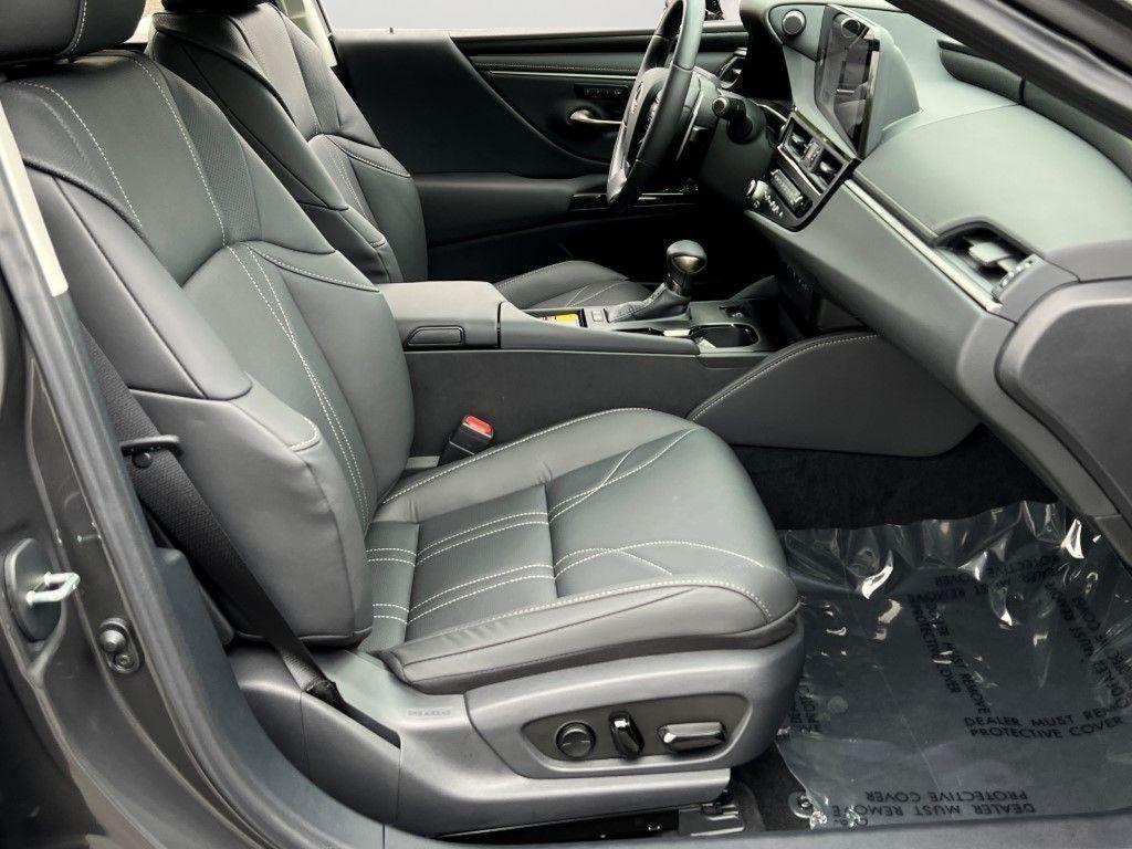 used 2025 Lexus ES 300h car, priced at $49,399