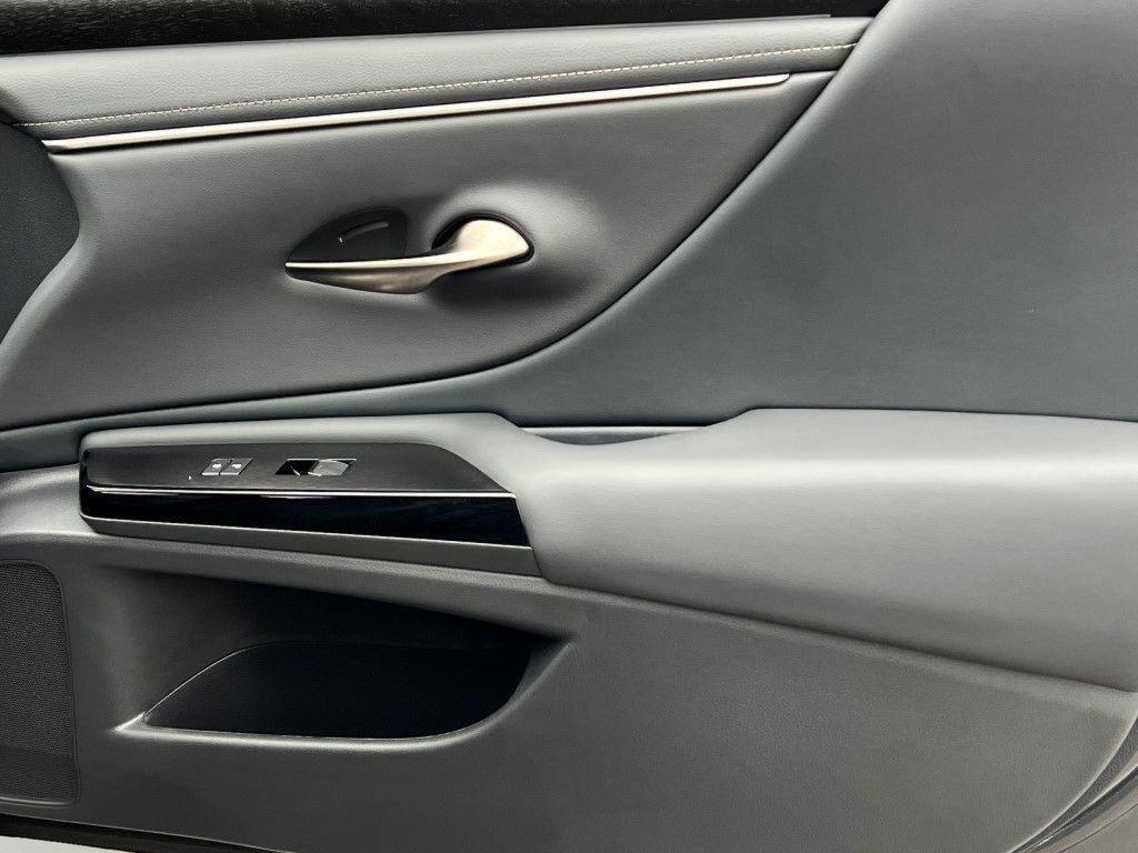 used 2025 Lexus ES 300h car, priced at $49,399