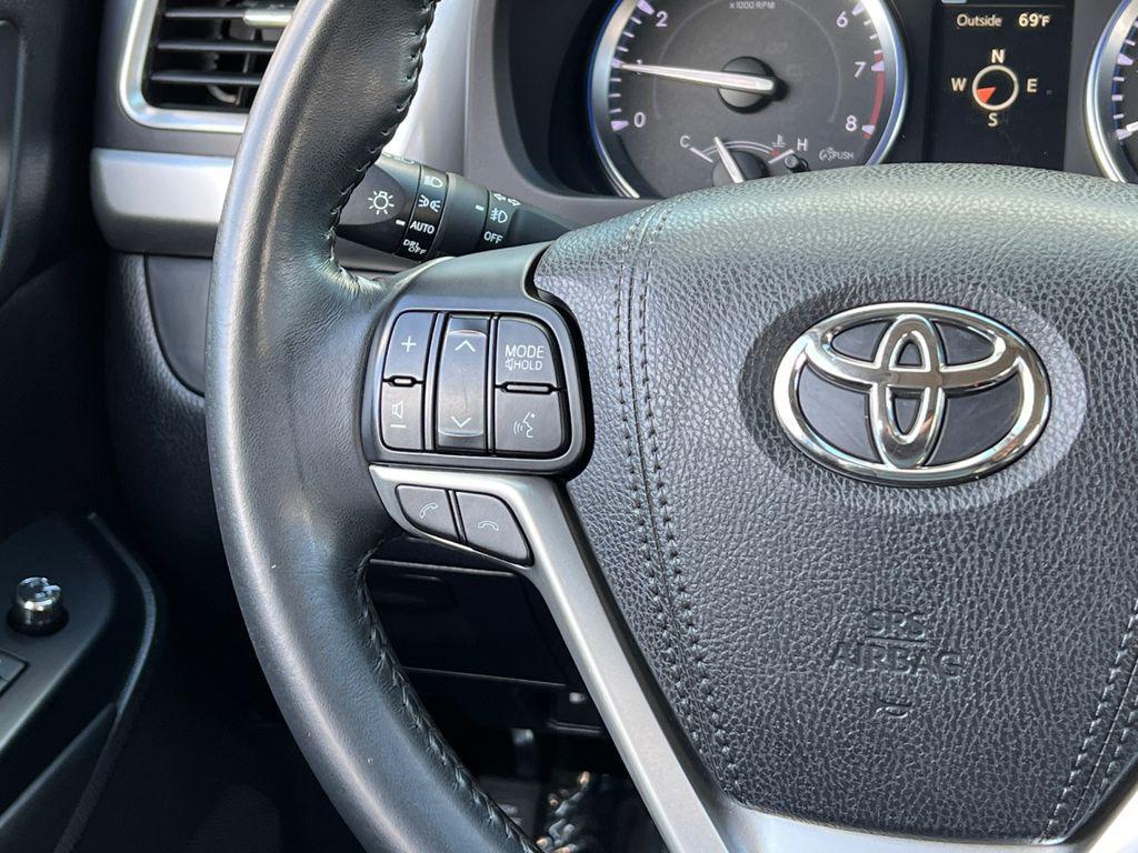 used 2018 Toyota Highlander car, priced at $22,799