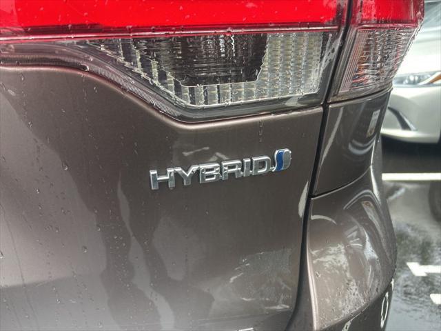 used 2017 Toyota Highlander Hybrid car, priced at $23,900
