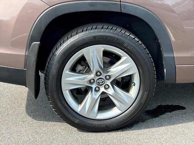 used 2017 Toyota Highlander Hybrid car, priced at $24,500