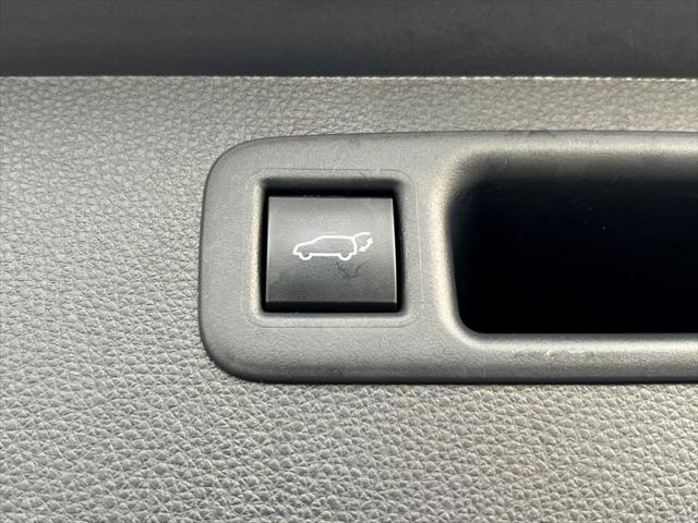 used 2021 Toyota Highlander car, priced at $36,400