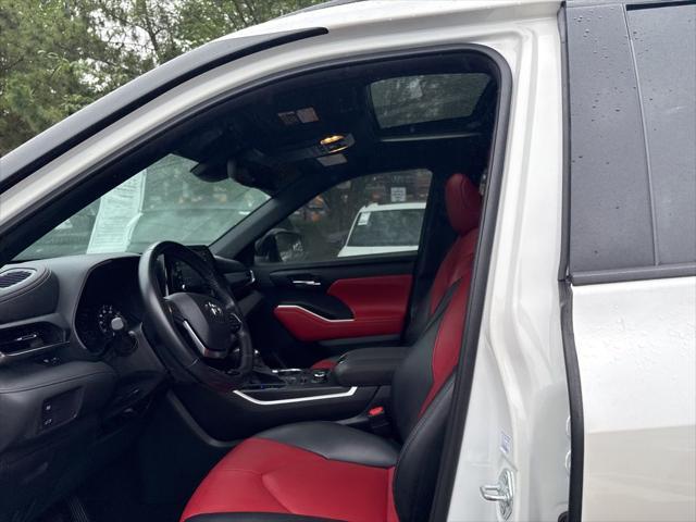 used 2021 Toyota Highlander car, priced at $37,086