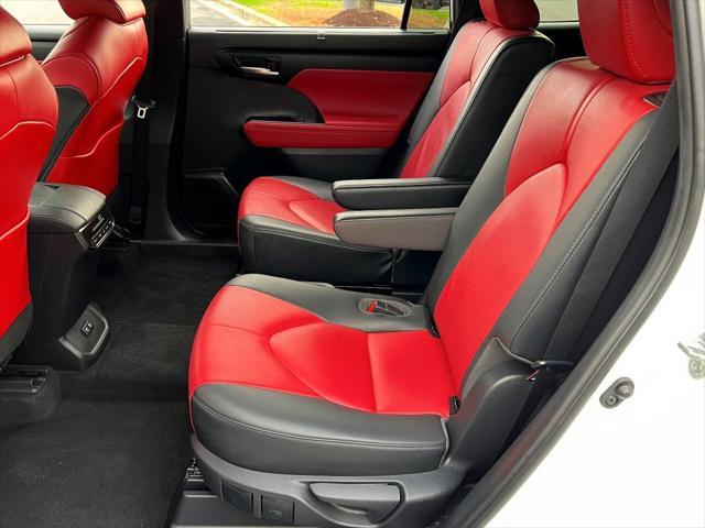 used 2021 Toyota Highlander car, priced at $36,400