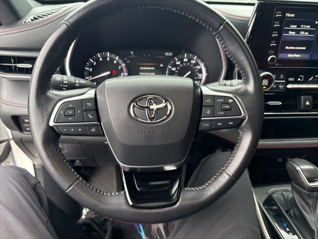 used 2021 Toyota Highlander car, priced at $37,086
