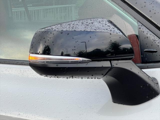 used 2021 Toyota Highlander car, priced at $36,400